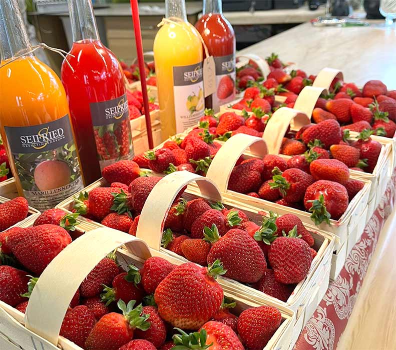 Täglich Frische Erdbeeren 🍓 Von Seifried‘s Erdbeeren aus Oberstinkenbrunn